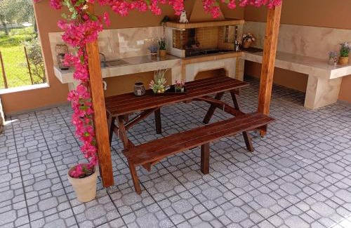 Karpenisi Apartamento | Villa Mellifera