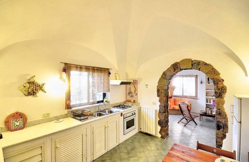 Pantelleria Casa | Villa Meriggio B: A characteristic dammuso with the fascination of the typical and ancient houses of the island.