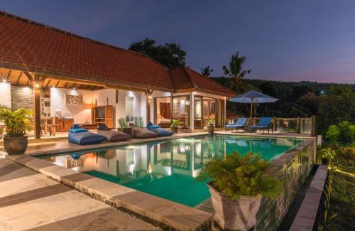 Kayu Putih Villa | Villa Mia with Amazing Pool