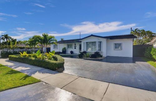 Ludlam Casa | Villa Miami Oasis in the Sun