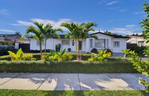 Ludlam Casa | Villa Miami Oasis in the Sun