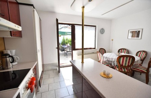 Kladovo Villa | Villa Mina - casa moderna con piscina para 12 personas