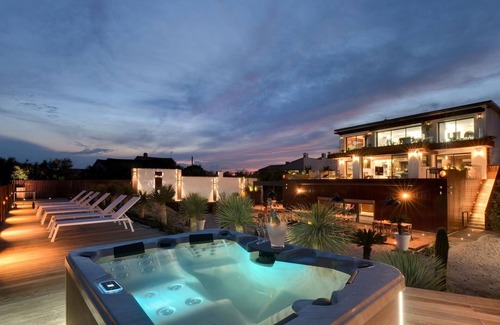 Frontignan Villa | VILLA MIRAMAR - Beachfront & infinity pool