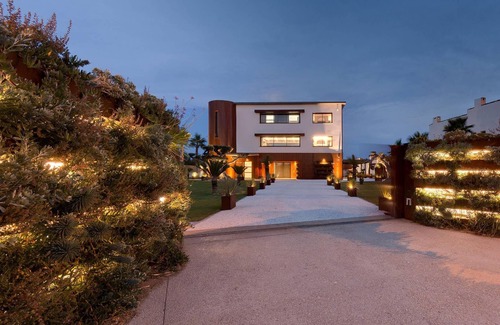 Frontignan Villa | VILLA MIRAMAR - Beachfront & infinity pool