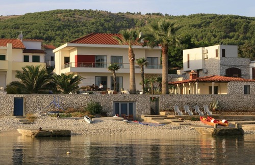 Municipality of Trogir Villa | Villa Mirjana - Exclusiva villa de 6 dormitorios frente a la playa con piscina