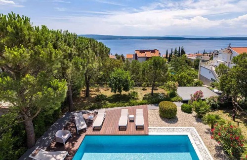 Dramalj Villa | Casa vacacional con piscina y jacuzzi