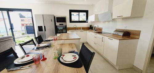 Saint-Cyprien Villa | Villa Moderne St Cyprien Village