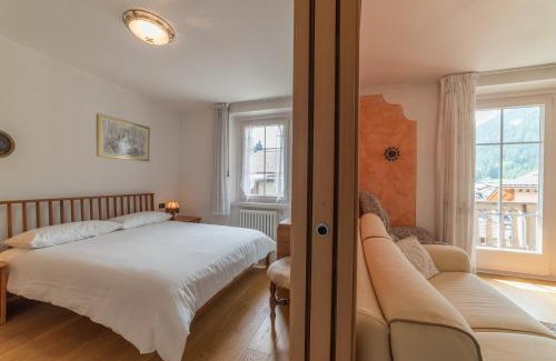 Cogolo Apartamento | Villa Monari Apartment Morning Sunlight