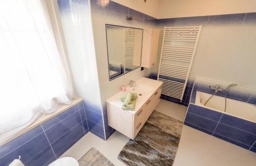 Cogolo Apartamento | Villa Monari Apartment Morning Sunlight
