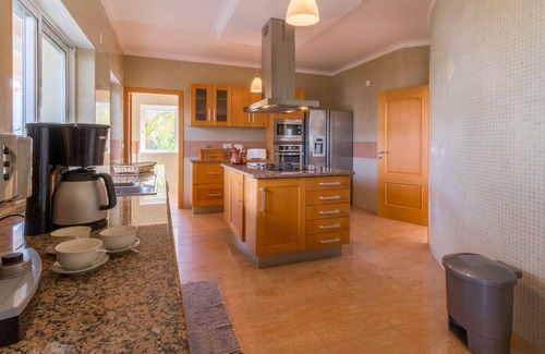 Montes de Alvor Villa | Villa Monte Do Alvor es una gran villa de 5 dormitorios, totalmente climatizada con piscina privada