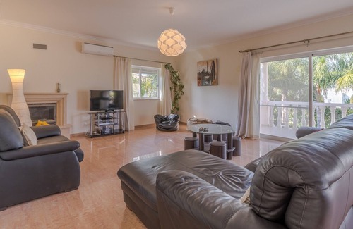 Montes de Alvor Villa | Villa Monte Do Alvor es una gran villa de 5 dormitorios, totalmente climatizada con piscina privada