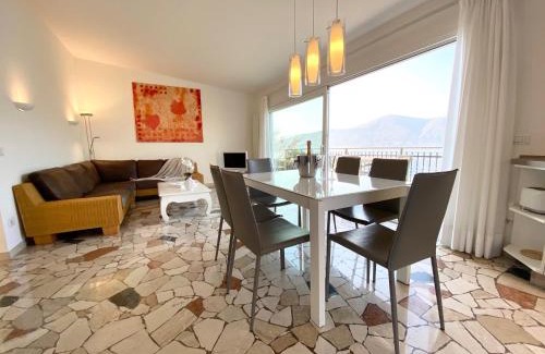 Porto Valtravaglia Villa | Villa Monte Sole