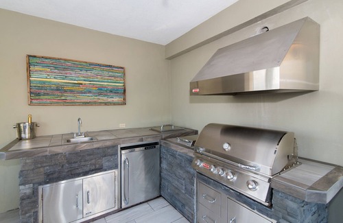 South Sound Casa | Villa Mora: Luxe Beachfront Villa w/ Backyard Snorkeling, Pool, Spa + Outdoor Kitchen