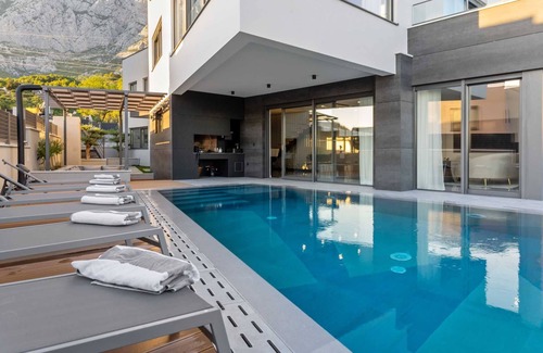 Zelenka Villa | Villa Mosaicus with Pool