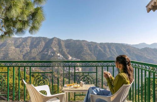 Kumarhatti Casa | Villa Mountain Crest Kasauli with Treehouse , Sundeck & Breakfast