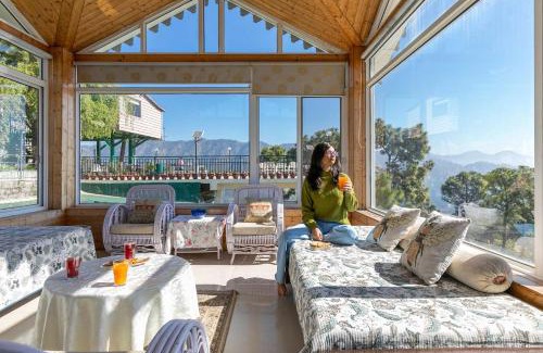 Kumarhatti Casa | Villa Mountain Crest Kasauli with Treehouse , Sundeck & Breakfast