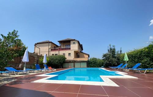 Tirana Casa | Villa Mugs