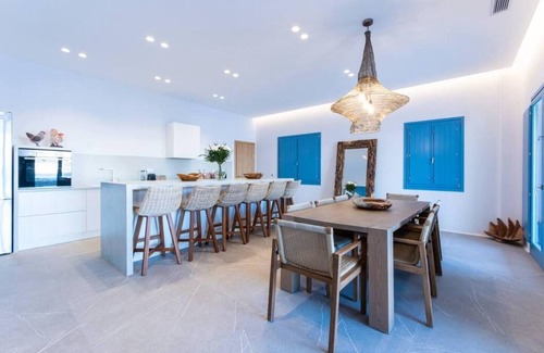 Kanalia Villa | Villa 'Myko Grand' con vistas al mar, Wi-Fi y aire acondicionado