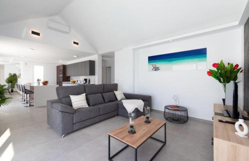Playa Blanca Villa | Villa Napoli by Villa Plus