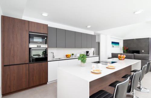 Playa Blanca Villa | Villa Napoli by Villa Plus
