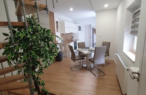 Pecs Apartamento | VILLA NEAPOLiS