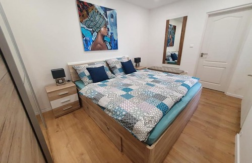 Pecs Apartamento | VILLA NEAPOLiS