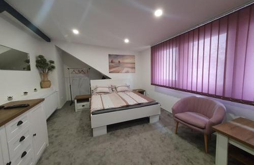 Pecs Apartamento | VILLA NEAPOLiS