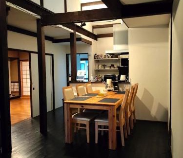 Kita Ward Casa | Villa near Kinkakuji 金閣寺周辺 貸切町屋 無料駐車場 メルセデス貸出 Pets OK