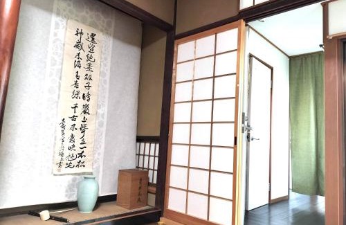 Kita Ward Casa | Villa near Kinkakuji 金閣寺周辺 貸切町屋 無料駐車場 メルセデス貸出 Pets OK