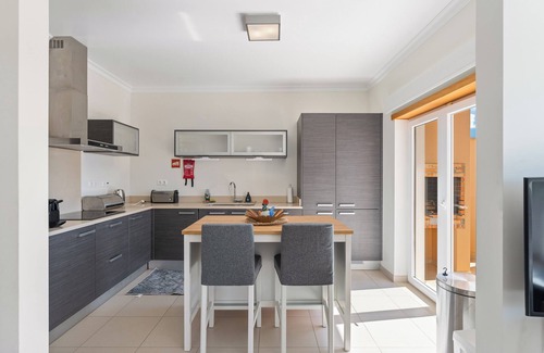 Portimao Casa | Villa near the beach, with swimming pool, children's playground and barbecue area.