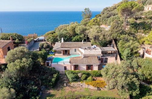 Torre delle Stelle Villa | Villa Nemea: casa típica sarda, piscina de agua salada, magníficas vistas