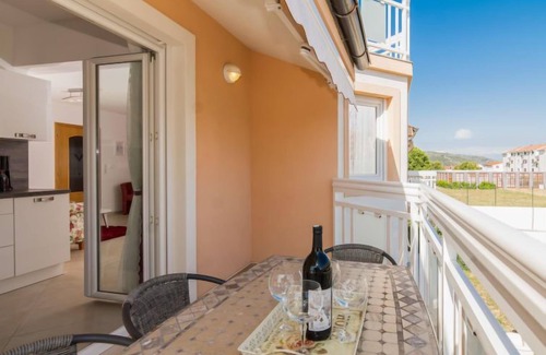 Okrug Gornji Apartamento | Villa Nikaroni by Interhome