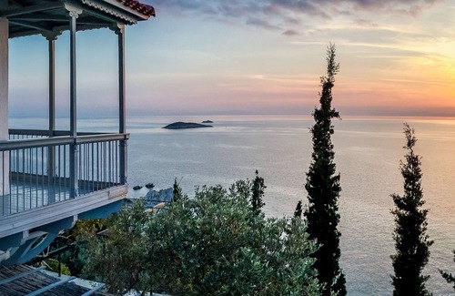 Xanthi Region Villa | "Villa Nina" se encuentra sobre la playa de arena de Armenopetra