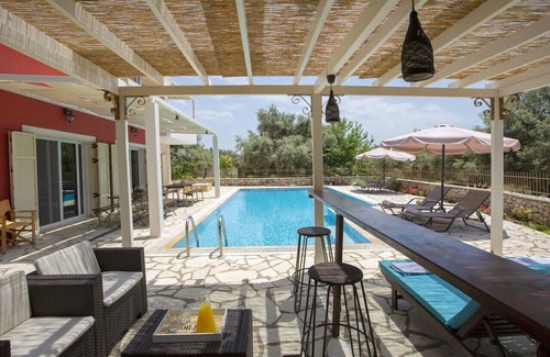 Nidri Villa | -15%: Villa Niriides - Villa privada aislada con piscina muy grande