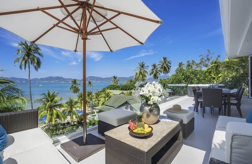 Wichit Villa | Villa Nirvana - Tropical Chic Oceanview 4BR Haven with a Shared Beachfront Pool