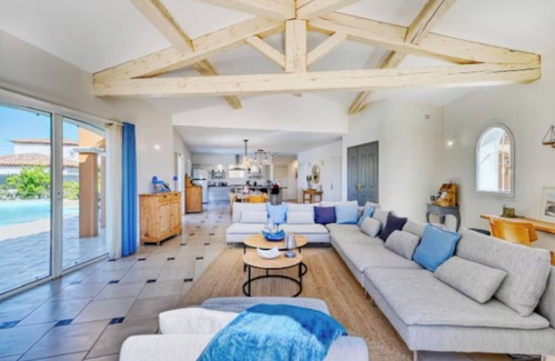 Sanary-sur-Mer Apartamento | Villa Oasis – A Luxurious Getaway with Pool & Panoramic Sea Views