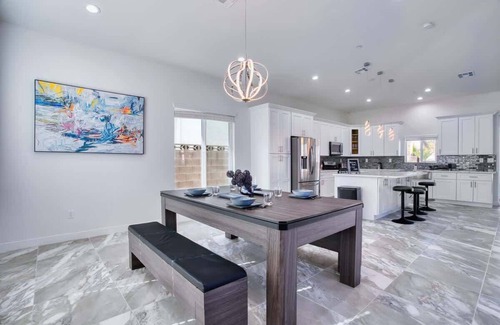 Paradise Casa | Villa Oasis CLOSE 2 STRIP! Private Hot tub & Heated Pool