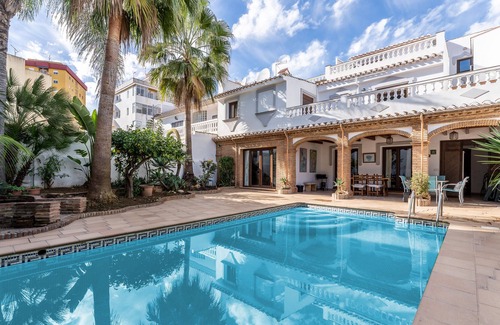 Fuengirola Villa | Villa 'Oasis' con piscina privada, Wi-Fi y aire acondicionado