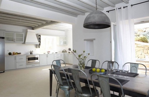 Faros Armenistis Villa | Villa de diseño cicládico, piscina privada, impresionantes vistas al mar y puestas de sol cerca de la playa de Choulakia