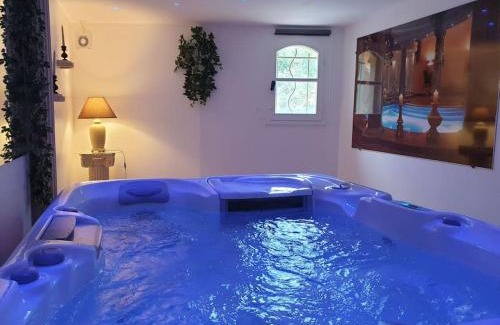 Vals-les-Bains Casa | Villa Ohna - Gîte Romantique avec Spa Privé