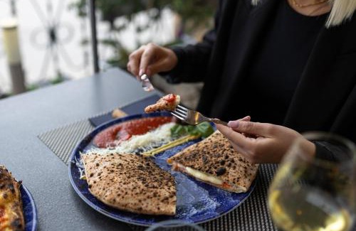Okrug Gornji Cama Y Desayuno | Villa Okruk-10 meters away from the beach