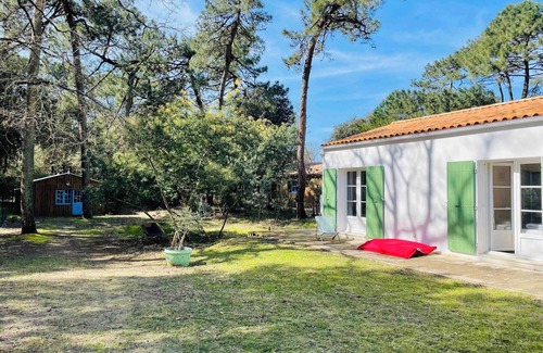 Le Grand-Village-Plage Villa | Villa Oléron sleeps 17, very close to the ocean (800m) and shops (100m)