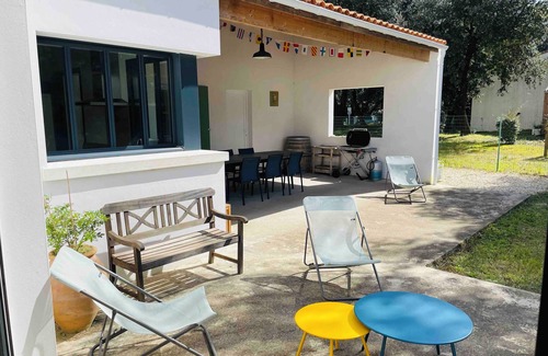 Le Grand-Village-Plage Villa | Villa Oléron sleeps 17, very close to the ocean (800m) and shops (100m)