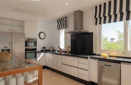 Benalup-Casas Vieja Casa | Villa Oleandro con vistas a la montaña, piscina, jardín y Wi-Fi