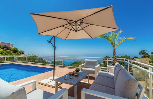 Salobrena Villa | Villa Oliva con piscina climatizada