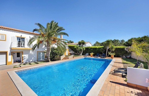 Aljezur Villa | Villa 'Oliveira' con piscina privada, jardín privado y Wi-Fi