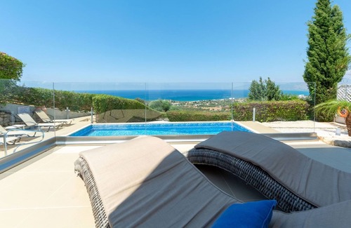Latchi Cabaña | Villa Olivia - a villa that sleeps 6 guests in 3 bedrooms