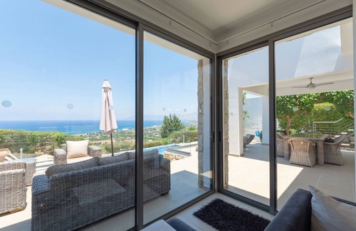 Latchi Cabaña | Villa Olivia - a villa that sleeps 6 guests in 3 bedrooms