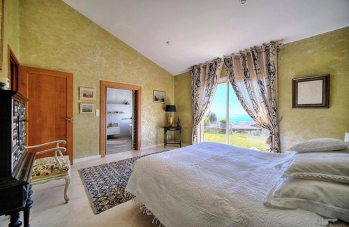 La Croix des Gardes Villa | Villa Omkara