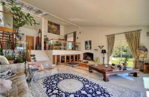 La Croix des Gardes Villa | Villa Omkara